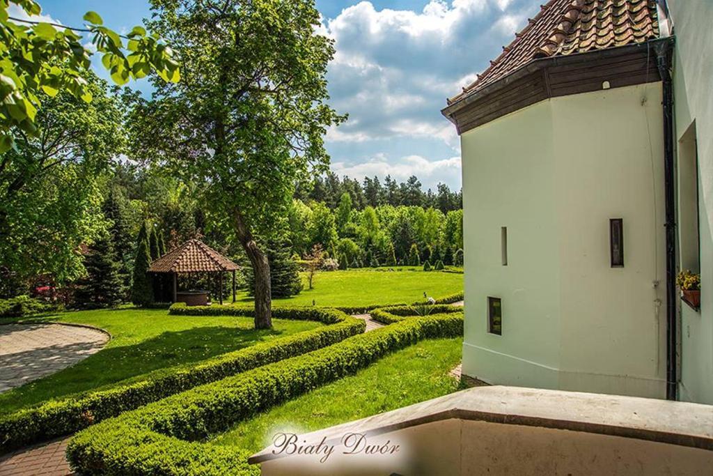 Bialy Dwor Panzió Kwidzyn Kültér fotó